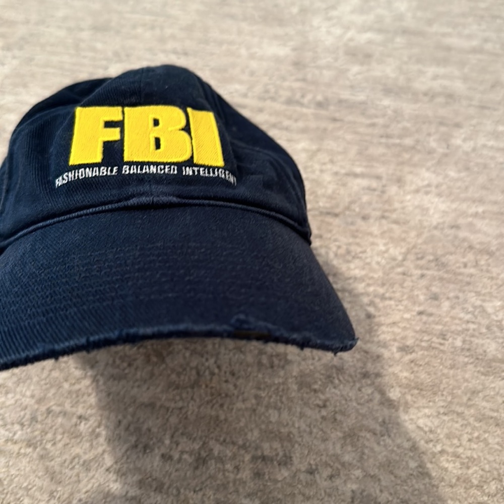 BALENCIAGA HAT - Picture 5 of 7